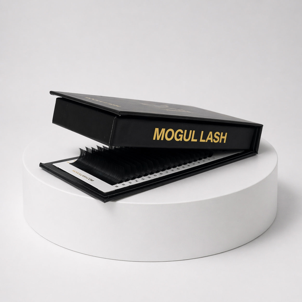 0.03 Velvet Noir Lash Extensions Mixed Tray [7-15mm]
